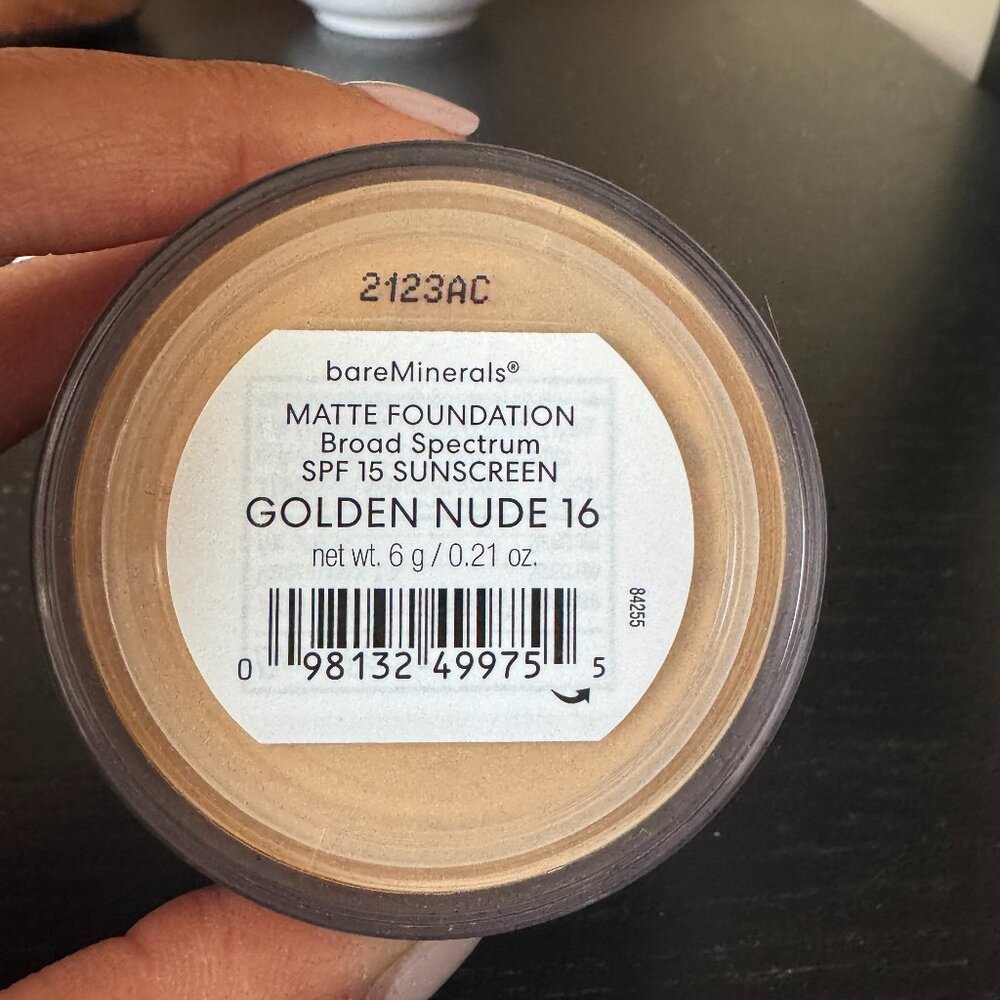 SEALED - bareMineral Matte Foundation  in Shade 16 Golden Nude - Full Size .21oz
